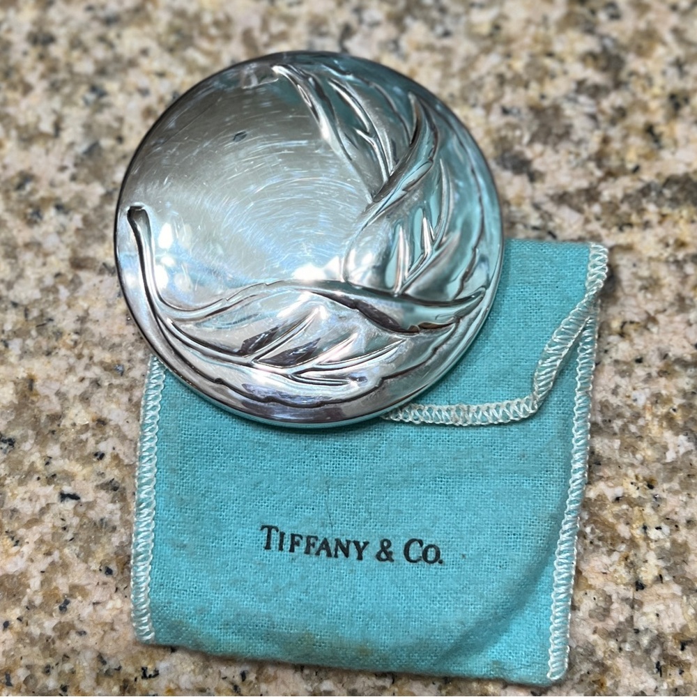 Gorgeous, Tiffany & Co. Elsa Peretti compact hand leaf mirror